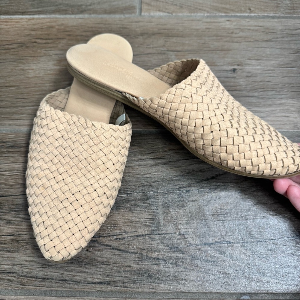 Women’s 6 Universal Thread Tan Woven Mules